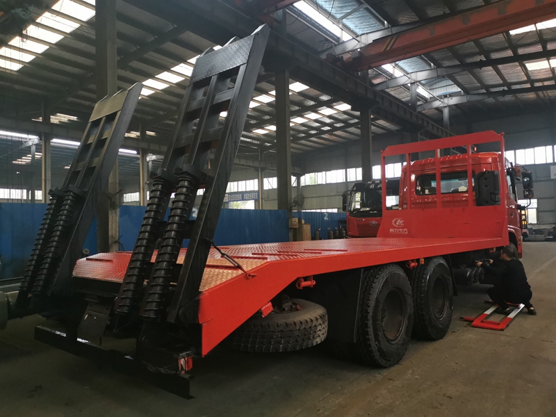 东风D3L后八轮平板车