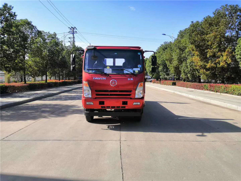 国六成都大运4.1米轴距平板车